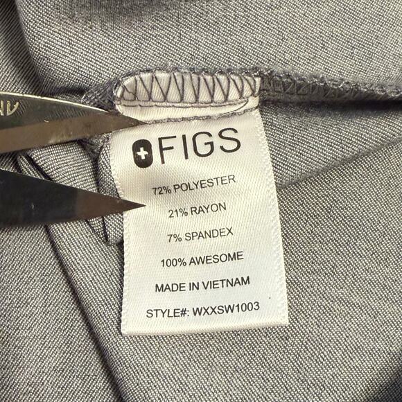 FIGS Rafaela Oversized Scrub Top Short Sleeve Graphite Women’s Size Large - Picture 7 of 9